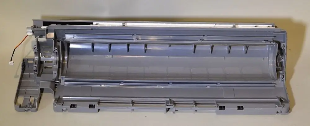 Kondensatwanne aus grauem Kunststoff, montierbar, mit Anschlusskabel. Teil des Remko-Systems zur Kondensatabführung.