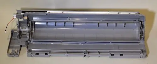 Kondensatwanne aus grauem Kunststoff, montierbar, mit Anschlusskabel. Teil des Remko-Systems zur Kondensatabführung.