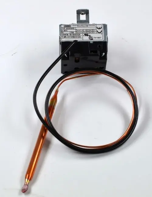 Thermostat von Remko mit Temperatursensor und Anschlusskabel, geeignet für die Regelung von Heizungsanlagen.