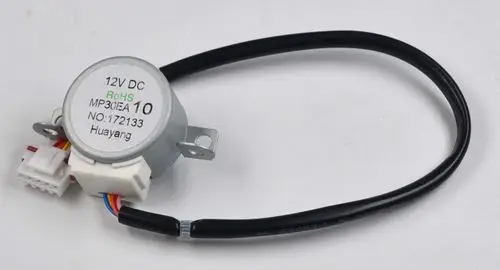 12V DC Motor mit quadratischem Gehäuse und mehreren Kabeln, hergestellt von Remko, geeignet für verschiedene Anwendungen in Geräten und Maschinen.