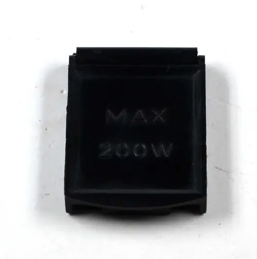 Steckdosendeckel von Remko, schwarz, mit der Aufschrift „MAX 200W“ auf der Vorderseite. Geeignet zum Abdecken von Steckdosen.