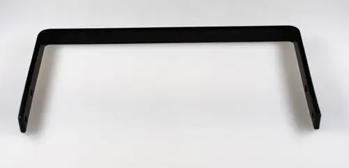 Schwarze Metallstütze von Remko mit L-Form und zwei Befestigungslöchern, geeignet zur Montage an Wänden oder für andere Strukturen.
