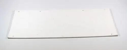 Weißes Dichtungsstück mit glatter Oberfläche und mehreren Bohrlöchern, das zur Reinigung bei Remko-Produkten verwendet wird.