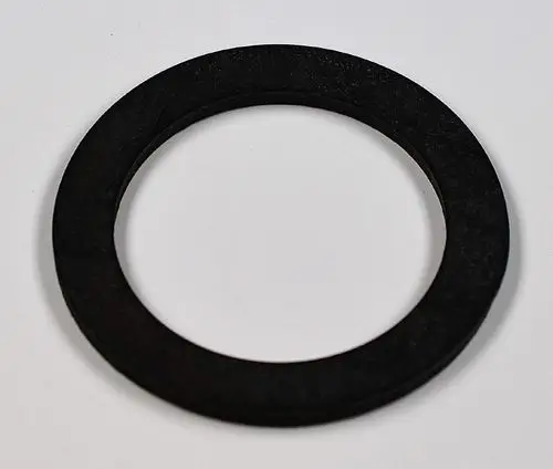 Schwarze Dichtung aus Gummi, ringförmig mit gleichmäßiger Dicke, geeignet für Gasversorgungsrohre. Produkt von Remko.