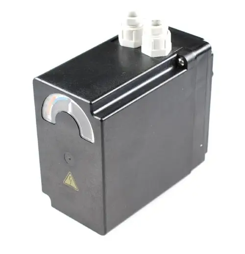 Schwarzer Stellmotor mit zwei Anschlüssen und einem Analogmessgerät auf der Oberseite, hergestellt von Remko. Geöffneten Seitenansicht, keine spezifischen Maße erkennbar.