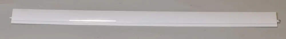 Weiße, flache Lamelle von Remko, rechteckige Form, ohne sichtbare Maße, auf neutralem Hintergrund.