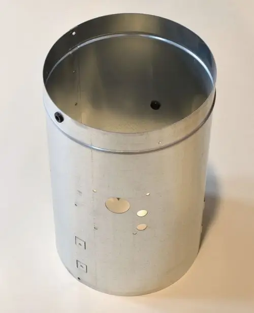 Brennkammer aus Metall mit runder Form und mehreren Öffnungen, die von der Marke Remko stammt. Oberfläche zeigt leichte Gebrauchsspuren.