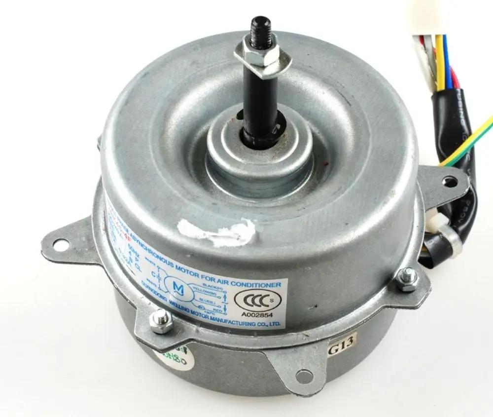 Verdampferventilatormotor von Remko, Metallgehäuse mit schwarzem Antriebsteil, Kabelanschlüsse sichtbar, montierbar durch Schraublöcher.