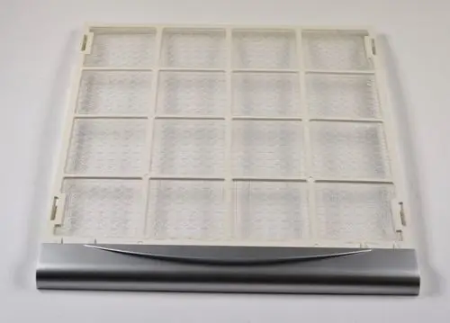 Luftfilter von Remko mit rechteckiger Form und abgerundeter Metallkante, bestehend aus mehreren transparenten und strukturierten Zellen.