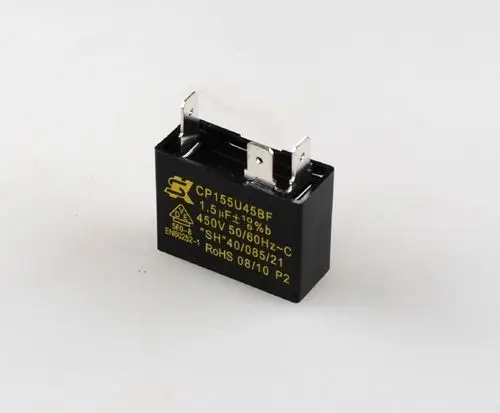 Kondensator von Remko mit beidseitigen Anschlussbeinen, beschriftet mit technischen Daten wie Kapazität und Spannung.