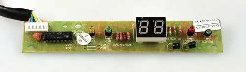Anzeigeplatine mit LED-Display und mehreren elektronischen Komponenten, typisch für Steuerungssysteme, hergestellt von Remko.