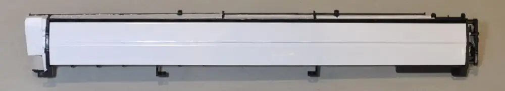 Kondensatwanne von Remko, weiße Oberfläche mit schwarzem Rahmen, montierbar, geeignet für die Ableitung von Kondensat in Heizungsanlagen.