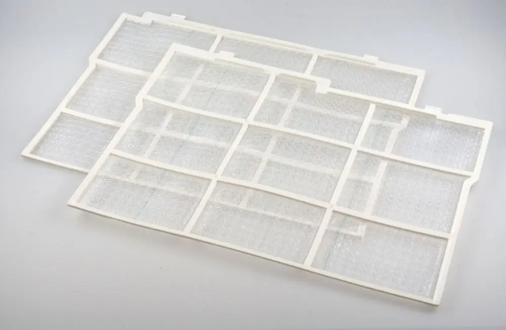Zwei Luftfilter aus Kunststoff mit transparentem Gewebe, passend für Modelle von Remko. Sichtbare Fächerstruktur zur Luftreinigung.