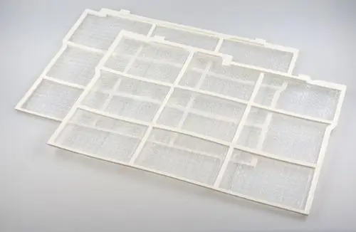 Zwei Luftfilter aus Kunststoff mit transparentem Gewebe, passend für Modelle von Remko. Sichtbare Fächerstruktur zur Luftreinigung.
