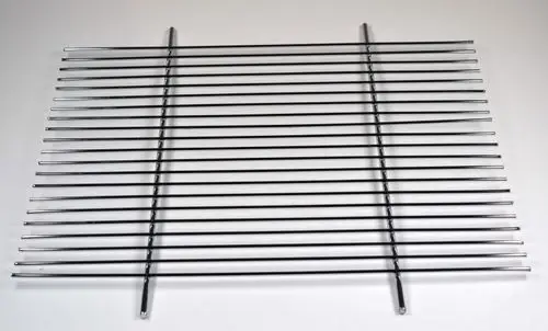 Blechgitter aus Metall mit parallelen Streben, zur Verwendung in Heizsystemen, hergestellt von Remko. Das Gitter ist gleichmäßig strukturiert und bietet stabilen Halt.