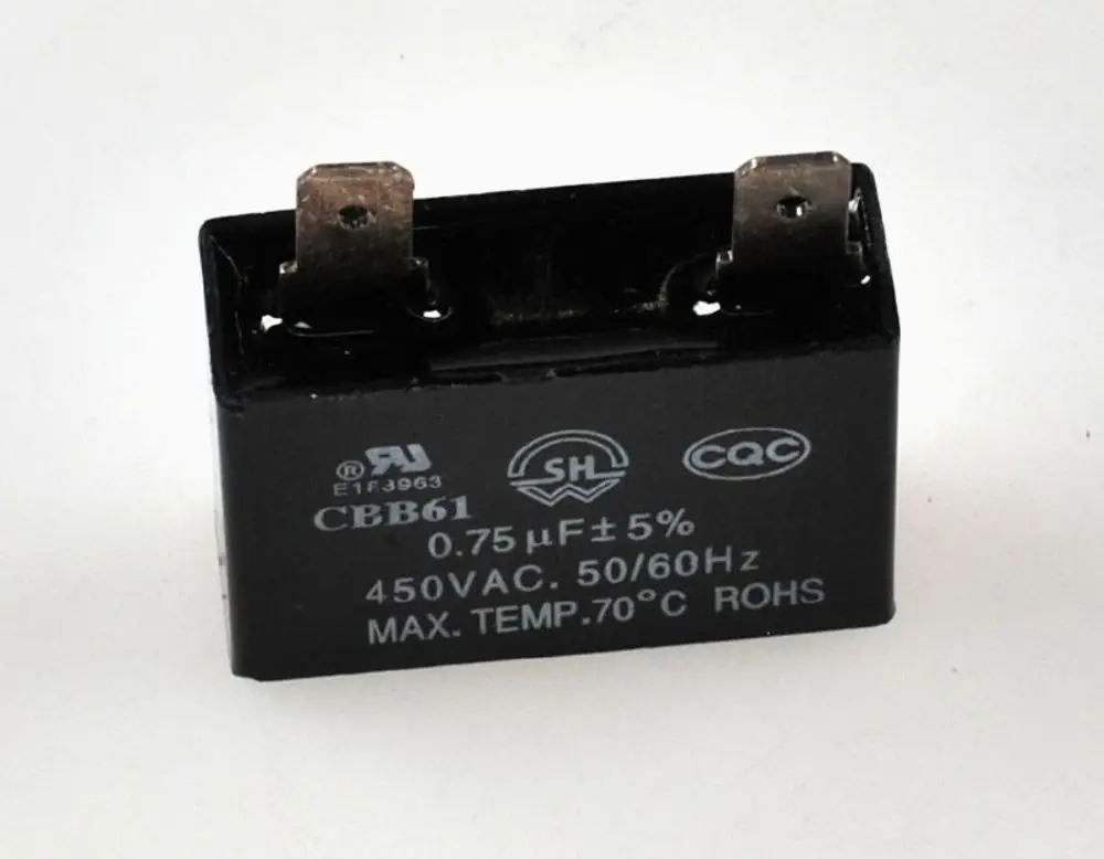 Kondensator von Remko mit Metallanschlüssen. Beschriftung enthält Werte wie 0.75 µF, 450 VAC, Max. Temp. 70°C, für Anwendungen in Umluftventilatoren.