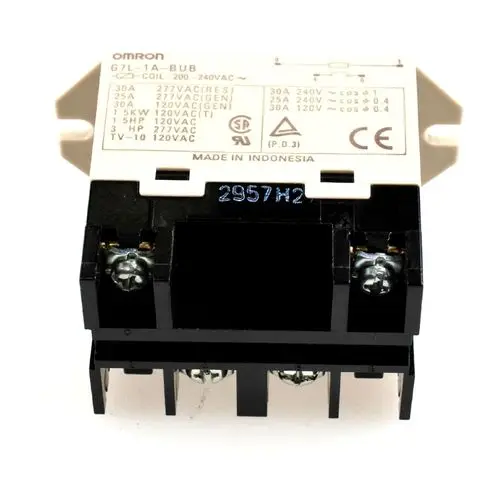 Kompressorschütz mit Anschluss für 230V, gefertigt von Remko. Das Gerät zeigt relevante technische Angaben und ist für den Einsatz in elektrischen Anwendungen konzipiert.