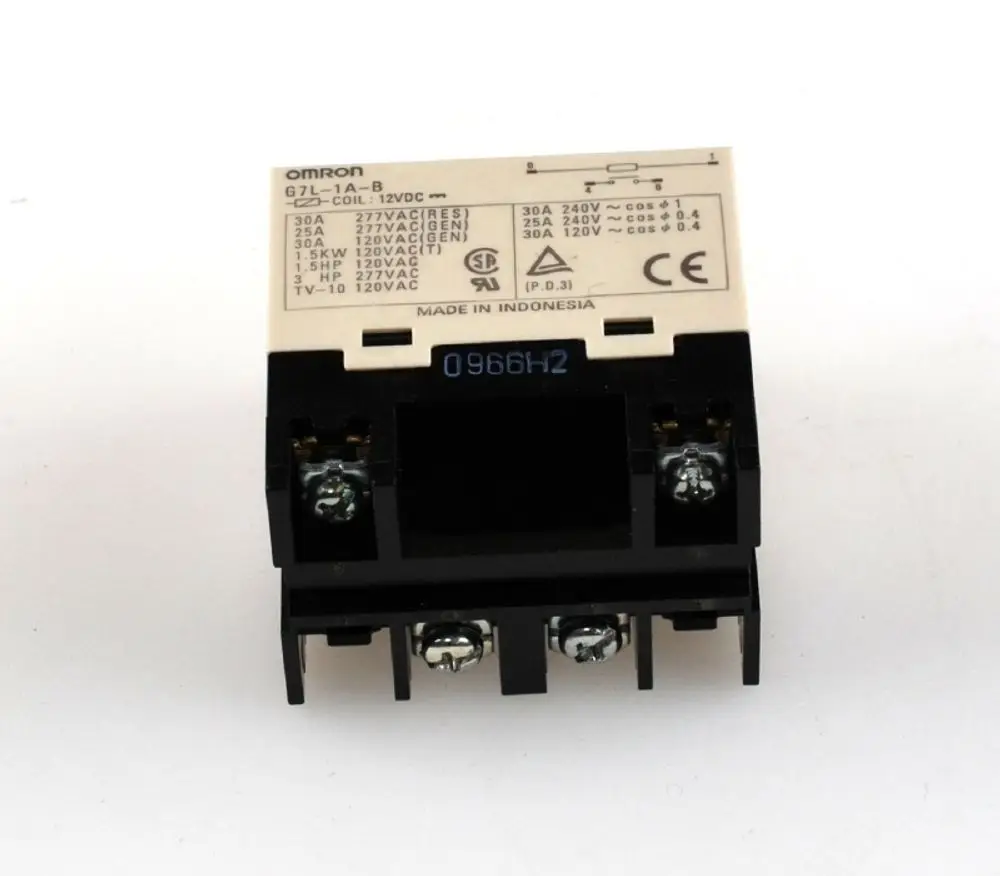 Kompressorschütz mit 12V DC-Spannungsversorgung von Remko. Das Produkt zeigt Anschlüsse und technische Informationen auf der Oberseite sowie die Kennzeichnung des Herstellers.