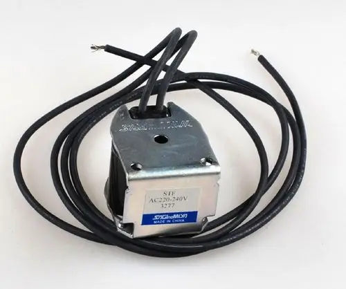 Spule mit mehreren Anschlussdrähten. Metallisches Gehäuse mit Schriftzug. Verwendung in Umkehrventilen, hergestellt von Remko. Adapter für 220-240V.