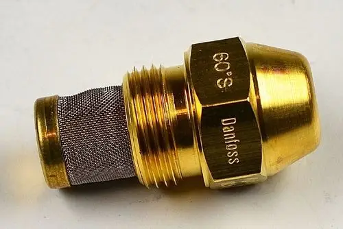 Öldüse mit einem metallischen, goldfarbenen Gehäuse und einem feinen Sieb auf der Vorderseite. Produkt von Remko, geeignet für Heizsysteme.