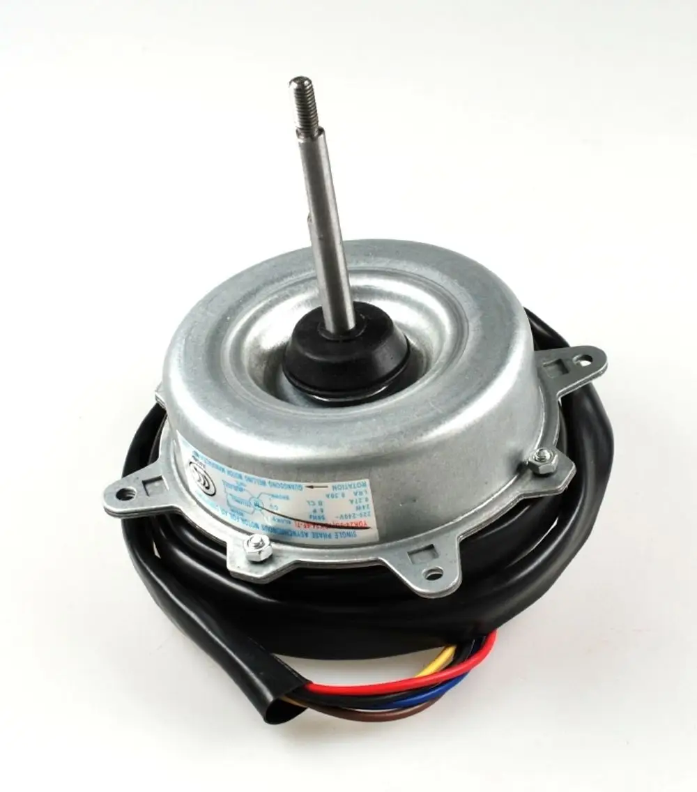 Ventilatormotor von Remko mit einem runden Metallgehäuse, Mittelmotorachse und mehreren elektrischen Anschlusskabeln. Achten auf minutengenaue Details.