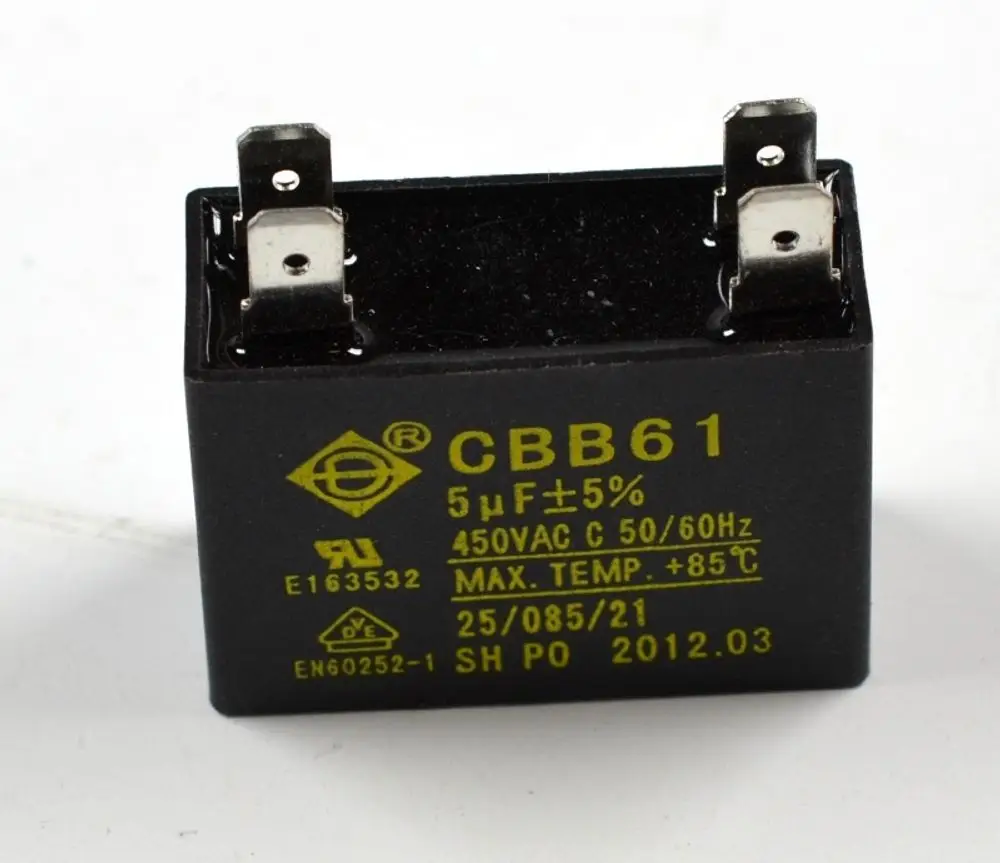 Kondensator von Remko mit 5 µF Kapazität, 450V AC, für 50/60Hz, maximale Temperatur von +85°C. Gehäuse in Schwarz mit zwei Anschlussklemmen.