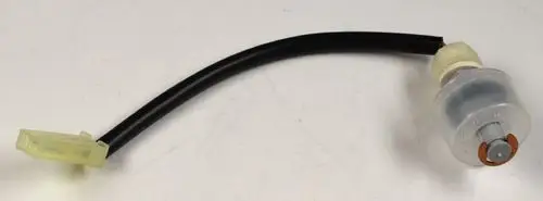 Schwimmerschalter von Remko mit einem transparenten Gehäuse und einem Kabelanschluss, geeignet für den Einsatz in Kondensatpumpen.
