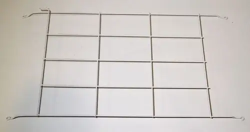 Weißes Gitter von Remko, rechteckige Struktur mit feinen horizontalen und vertikalen Stäben, geeignet zur Montage oder als Trennwand.
