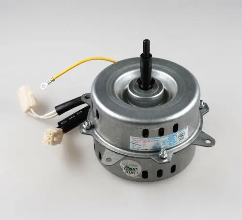 Remko Verdampferventilatormotor mit einer runden Gehäuseform, Anschlusskabel in verschiedenen Farben und einem zentralen Wellenantrieb.