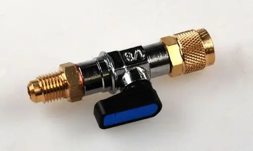 Kugelventil mit blauem Hebel und Messinganschlüssen, hergestellt von Remko, geeignet für Manometerschläuche zur Regulierung von Flüssigkeits- oder Gasströmen.