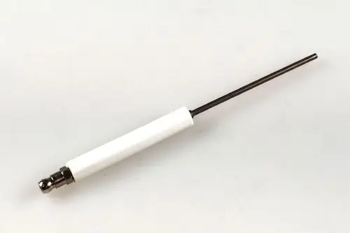 Ionisationselektrode von Remko, bestehend aus einem langen Metallstab mit einer weißen Ummantelung und einem geformten Kopf, zur Verwendung in Heizsystemen.