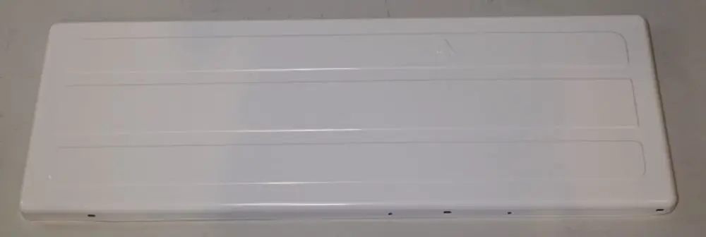 Weißes, rechteckiges Blech von Remko, flach und schlicht gestaltet, ohne erkennbare Markierungen oder zusätzliche Details.