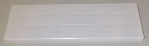 Weißes Deckblech von Remko mit gerader Oberfläche und drei Längsrillen, geeignet für den Einsatz in verschiedenen Geräten.