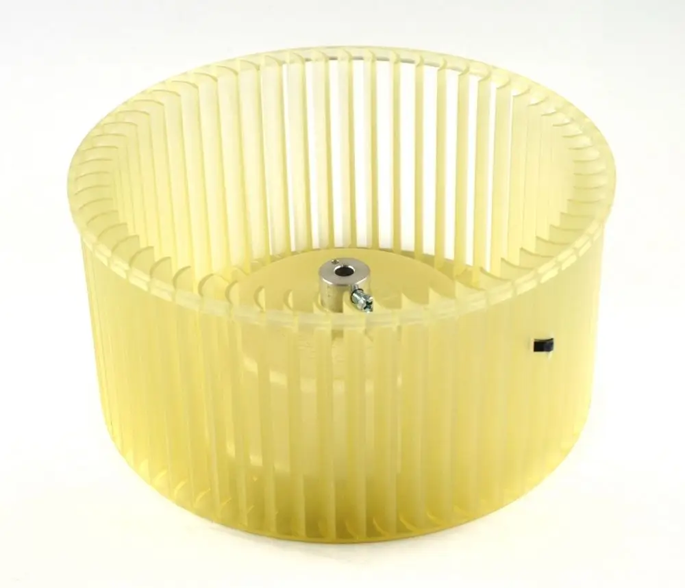 Ventilatorrad aus transparentem Kunststoff mit mehreren vertikalen Rippen, mittig eine Achse zur Montage. Produkt von Remko, geeignet für Luftzirkulation in verschiedenen Anwendungen.