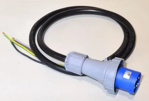 Anschlusskabel mit einem grauen Stecker und blauer Buchse, ausgestattet mit drei Leitungen, hergestellt von Remko.
