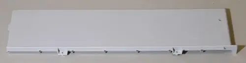 Rechte Seitenverkleidung aus weißem Kunststoff, passend für Remko-Geräte, ohne erkennbare Beschriftungen oder Maße.
