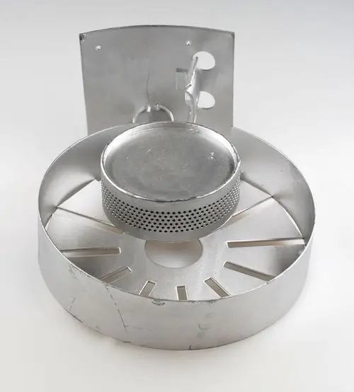 Gasbrenner von Remko, bestehend aus runden und flachen Metallteilen mit Belüftungsöffnungen, gestaltet für die Befestigung und Einsatz in Heizsystemen.