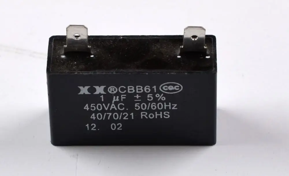 Kondensator von Remko mit zwei Anschlussklemmen. Gezeigt sind technische Angaben wie Kapazität von 1 µF und Nennspannung von 450 VAC.