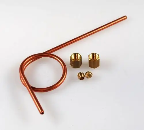 Kupferleitung mit einer Schlaufe, begleitet von zwei Muttern und einem Schneidring, ideal für Verbindungselemente in Heiz- und Kühlsystemen, passend zu Remko-Produkten.