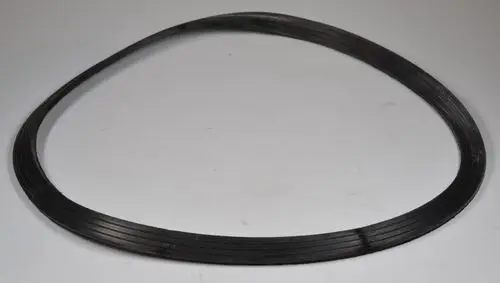 Schwarze Dichtung in ovaler Form mit vertikalen Rillen, typisch für Remko Turbinenträger. Hintergrund in neutralem Weiß, ohne zusätzliche Objekte oder Ablenkungen.