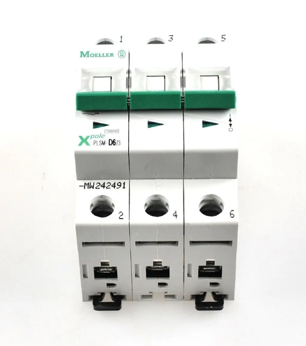 Dreifachschutzschalter von Moeller, möglicherweise verwendet für eine Umwälzpumpe, zur Sicherung elektrischer Systeme.