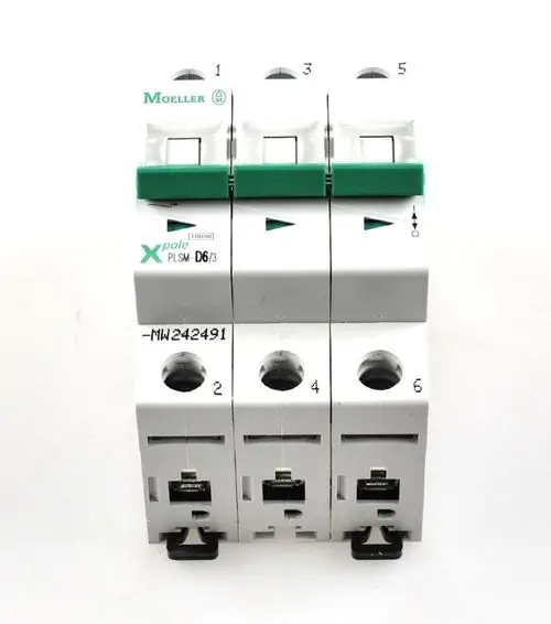 Dreifachschutzschalter von Moeller, möglicherweise verwendet für eine Umwälzpumpe, zur Sicherung elektrischer Systeme.