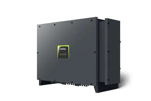 Kostal Wechselrichter in einem kompakten, monochromen Gehäuse mit Frontblende und LED-Anzeigen zur Statusanzeige. Ideal für die Integration in moderne Solarsysteme.