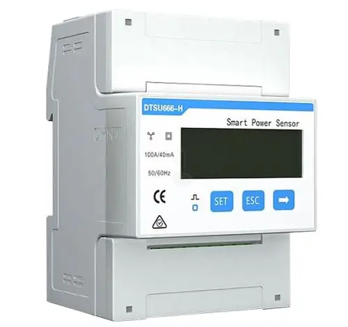 Weißer Smart Power Sensor mit digitalem Display und Tasten, montierbar in einem Zählergehäuse. HUAWEI-Logo sichtbar.