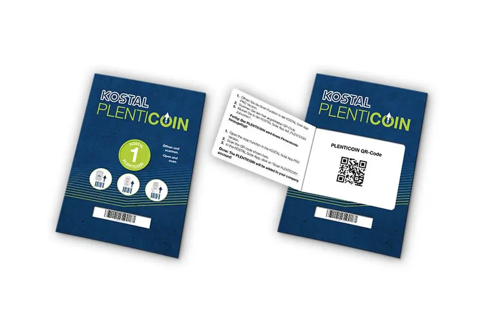 Kostal Plenticoin Karte mit QR-Code und Anweisungen zur Nutzung. Auf der Vorderseite sind Symbole zur Einsicht und Aktivierung abgedruckt.