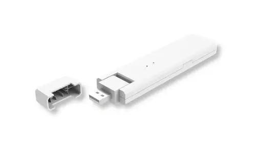 Weißer USB-Gateway von hoymiles, teilweise geöffnet, zeigt Schnittstelle und Abdeckung. Gerät zur Datenübertragung oder Kommunikation in einem kompakten Format.