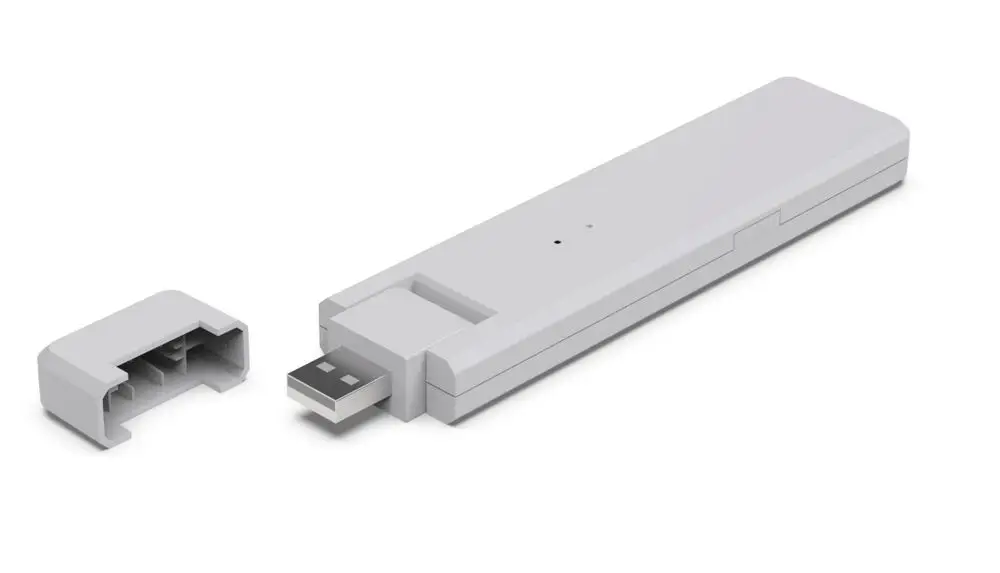 Weißes USB-Gateway von Hoymiles mit abnehmbarer Abdeckung, für die Verbindung von bis zu vier Modulen, geeignet für drahtlose Datenübertragung.