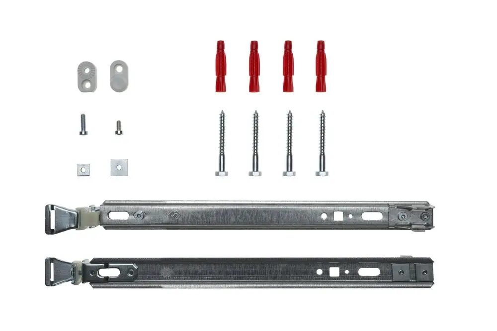 Brötje Wandkonsolen-Set mit zwei Metallschienen, Schrauben, Dübel und Unterlegscheiben, angeordnet auf heller Fläche.