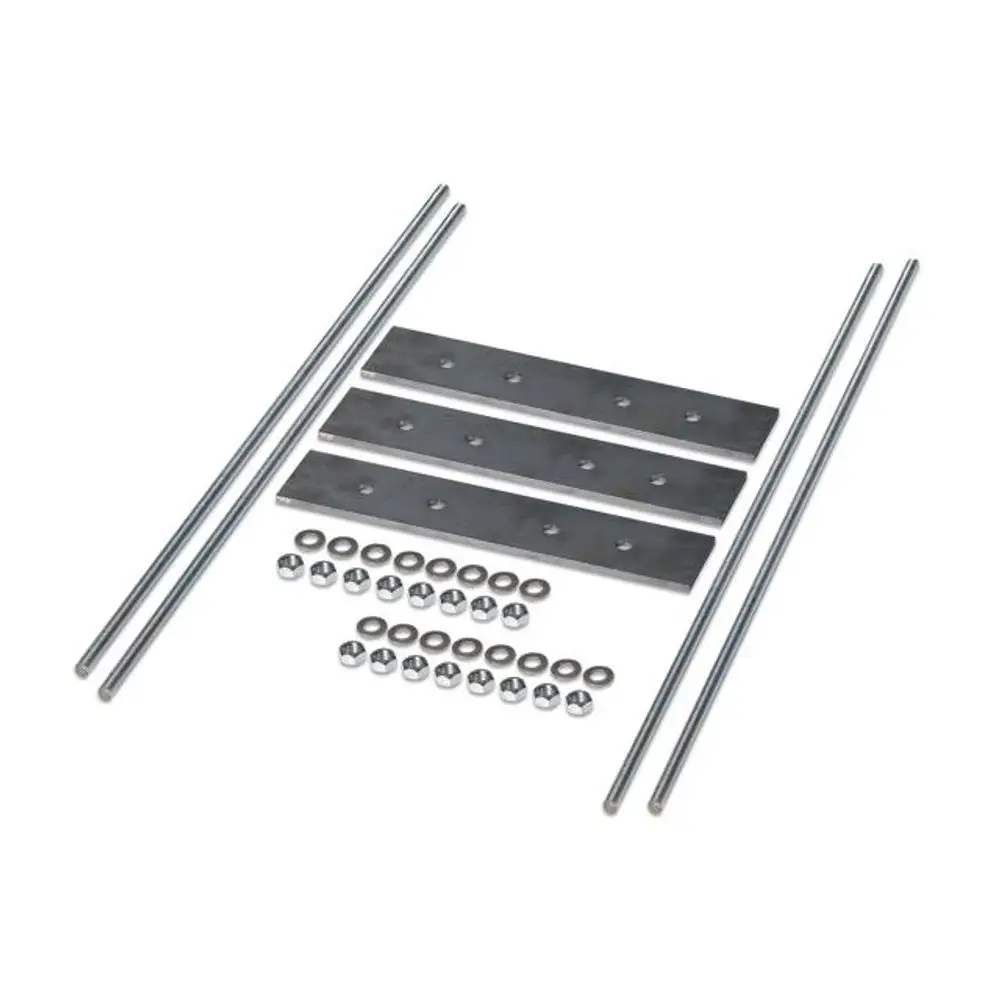 Befestigungsset mit Metallplatten, Schrauben, Unterlegscheiben und Stangen, geeignet für die Fundamentbefestigung. Hersteller: MENNEKES.