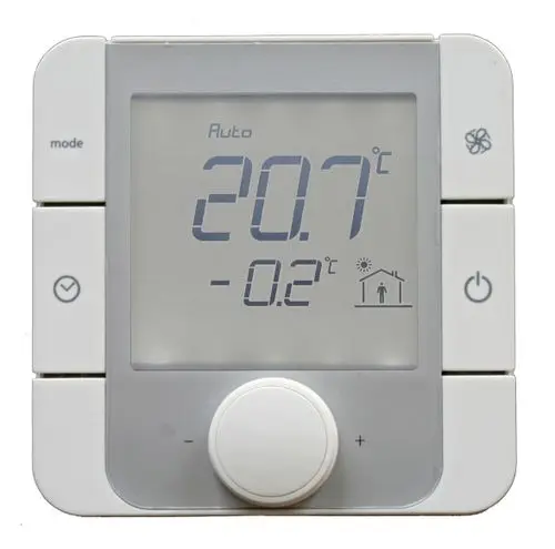 Raumtemperaturregler von Dimplex mit digitalem Display, anpassbarer Temperatureinstellung und Betriebsmodusanzeige in einem kompakten Design.